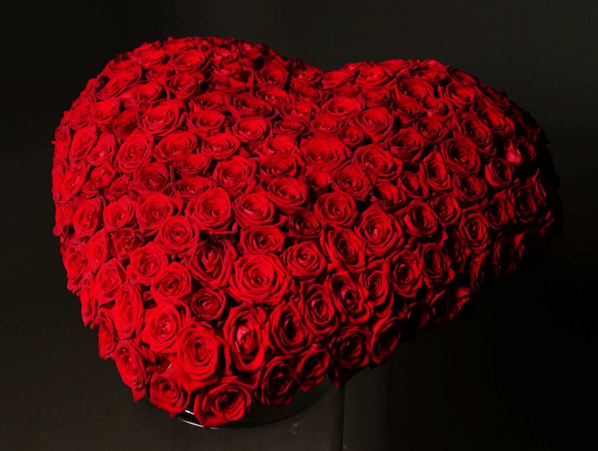 Hart rode rozen. Bolvormig hart rode